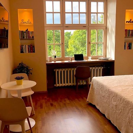 Centrally Located Apartment Overlooking Vermanes Park Riga Eksteriør billede