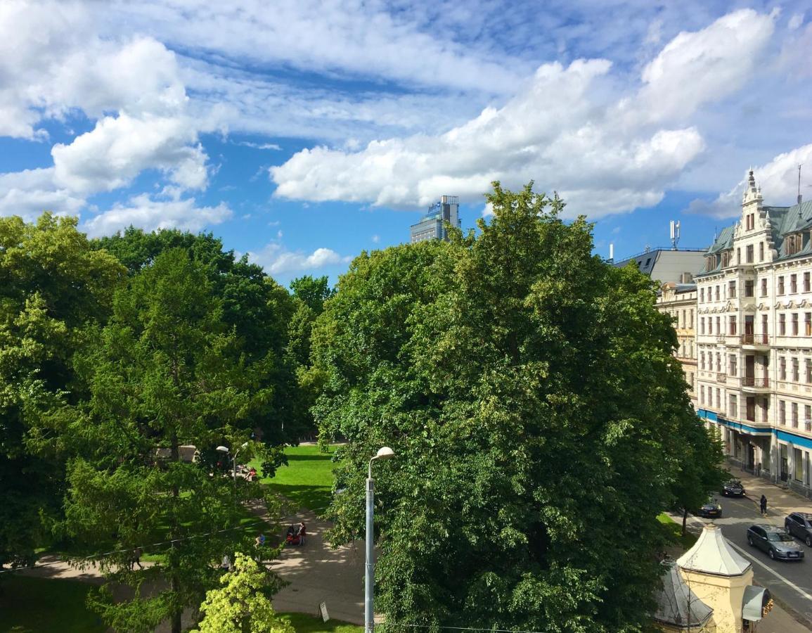 Centrally Located Apartment Overlooking Vermanes Park Riga Eksteriør billede