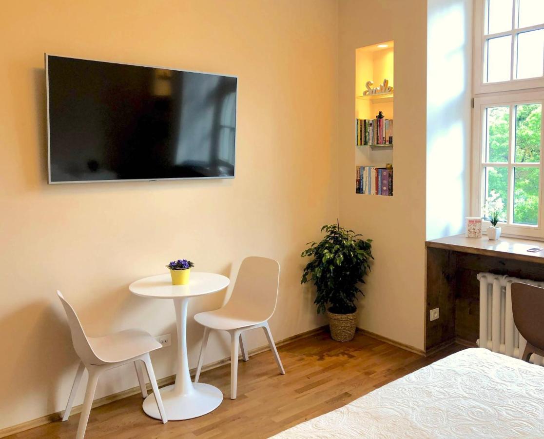 Centrally Located Apartment Overlooking Vermanes Park Riga Eksteriør billede