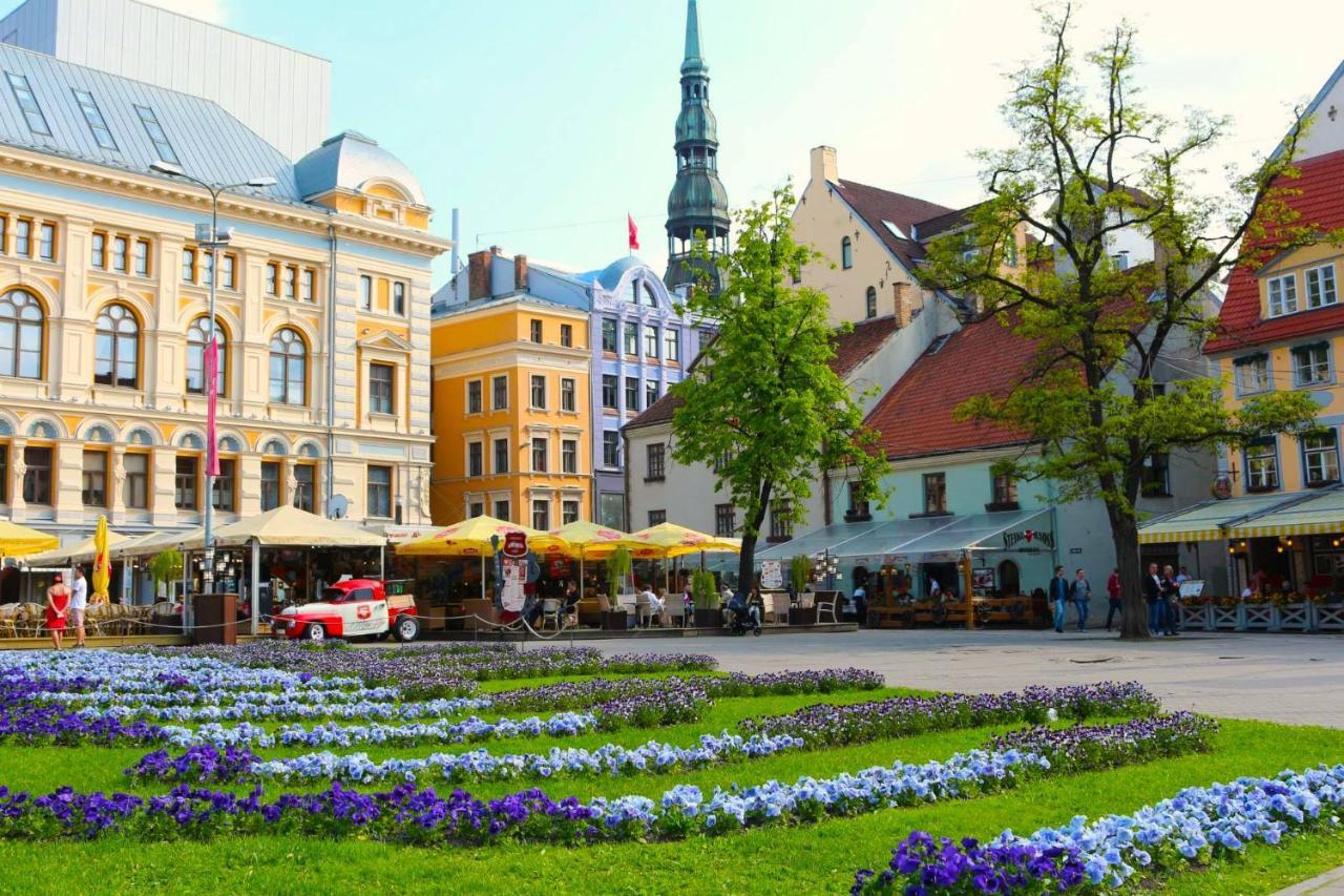 Centrally Located Apartment Overlooking Vermanes Park Riga Eksteriør billede