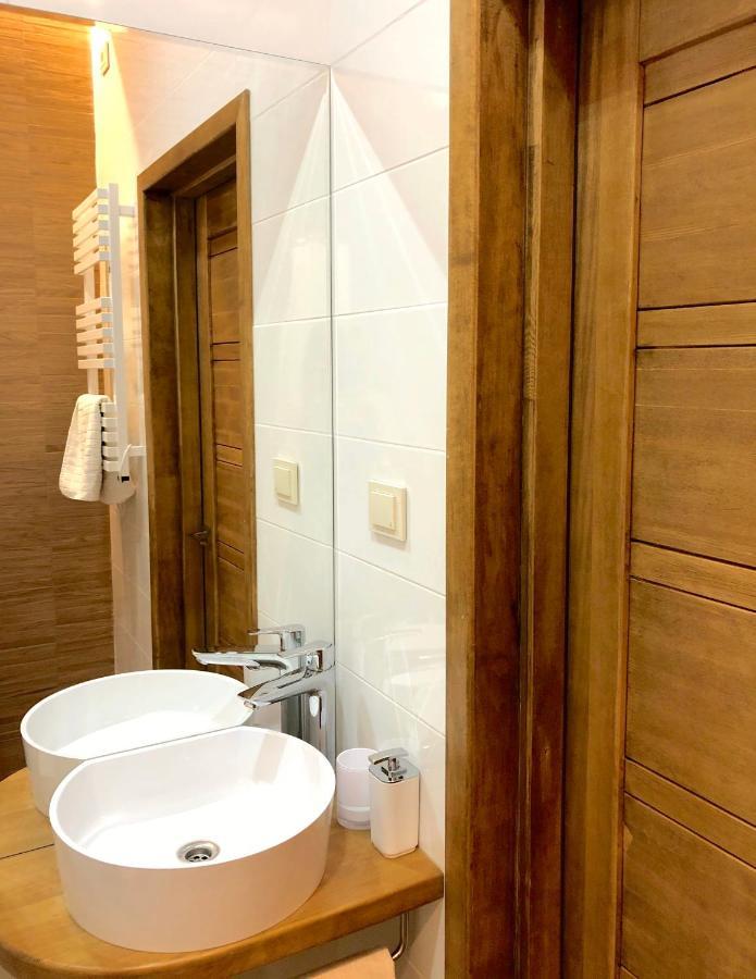 Centrally Located Apartment Overlooking Vermanes Park Riga Eksteriør billede