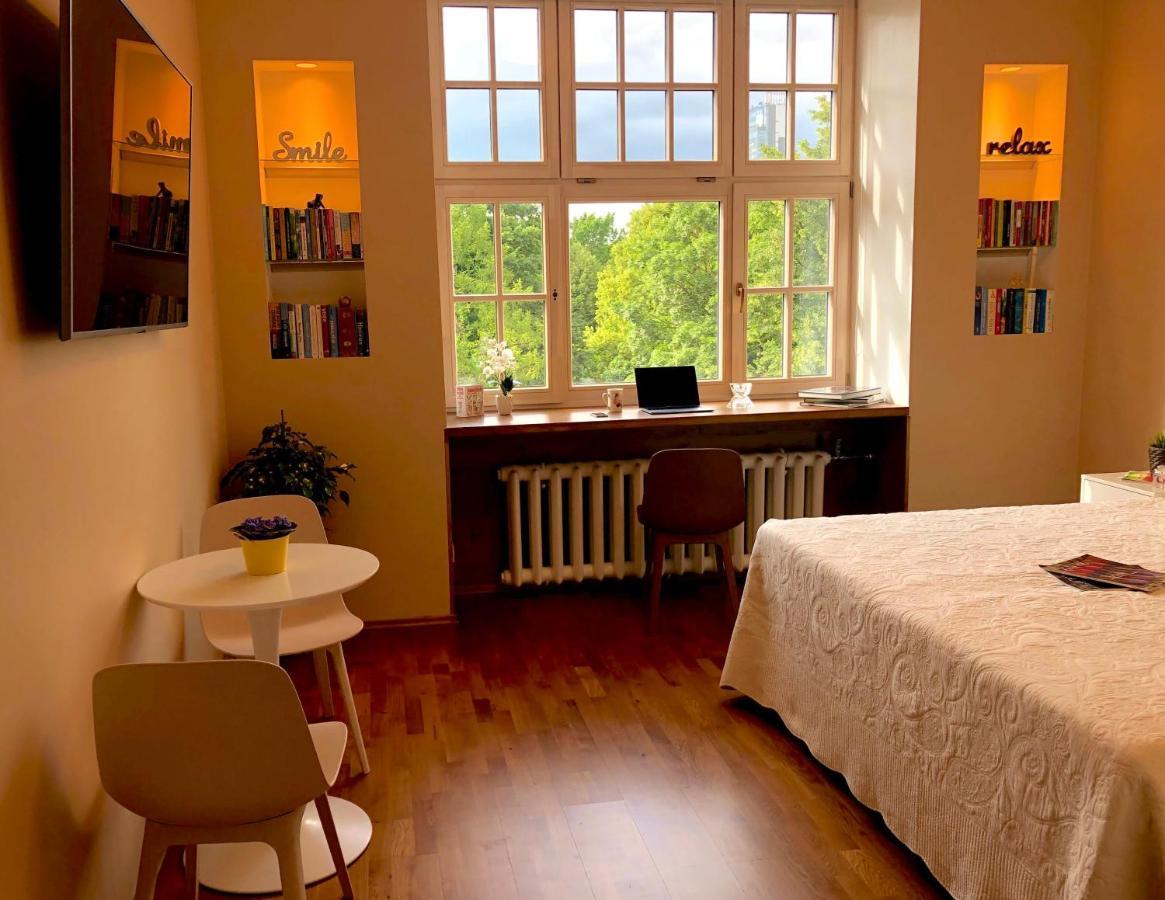 Centrally Located Apartment Overlooking Vermanes Park Riga Eksteriør billede